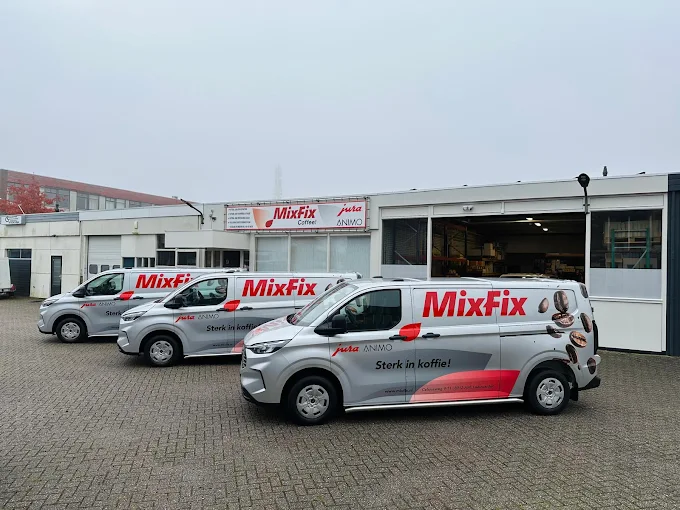 Bezorgbussen van Mix-Fix Coffee voor het bedrijfspand in Leeuwarden